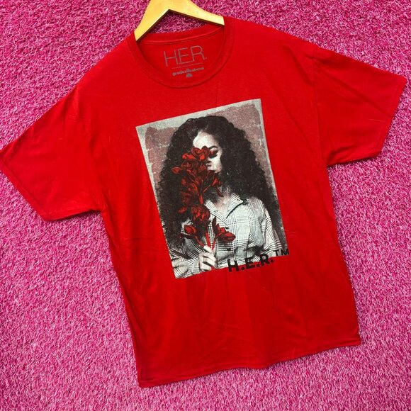 H.E.R Flowers Portrait Tshirt size large - Picture 3 of 4